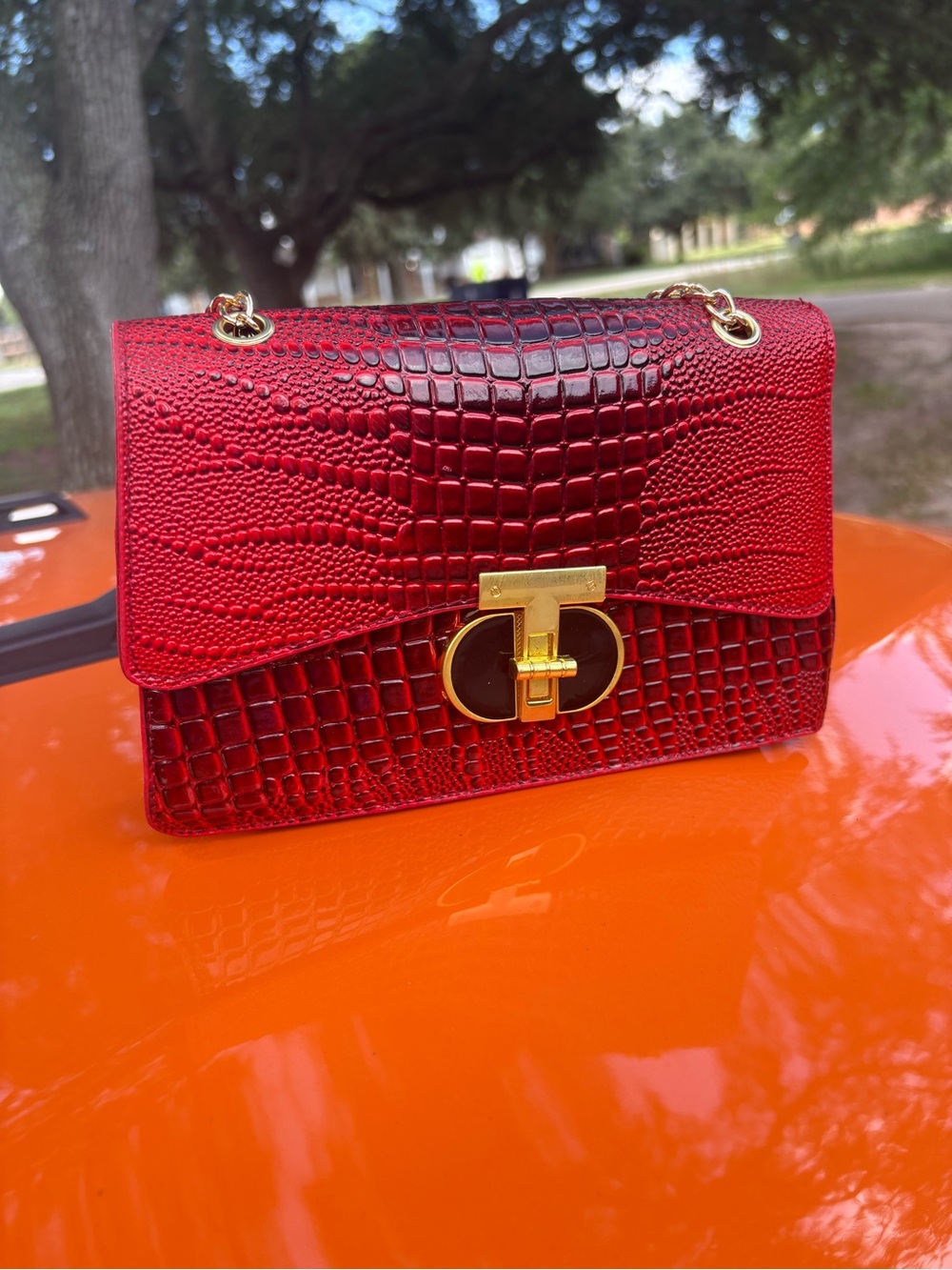 Croc-Embossed Red Shoulder Bag with Gold Chain and Clasp